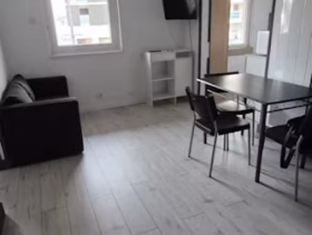 location meublée appartement 2 pièces 40 m² à saint-etienne (42000)  515 €