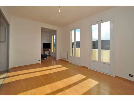 location appartement 3 pièces 75 m² à saint-flour (15100)  640 €