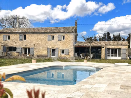 mas de famille en pierre  entièrement rénové