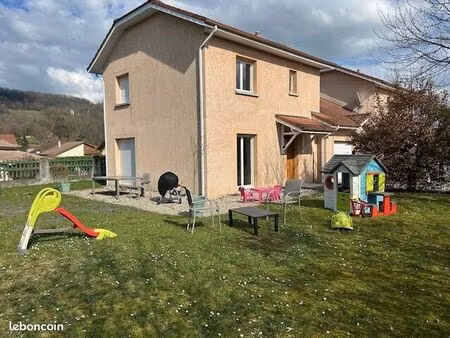 villa 4 pièces 93 m²