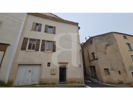 immeuble de rapport avec 4 appartements et un garage à valréas