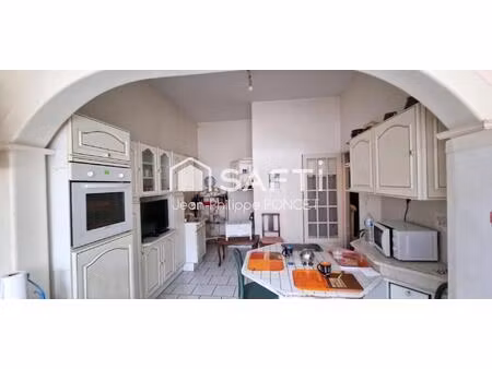 immeuble de logements avec garages  terrasse et cour idéal investisseurs