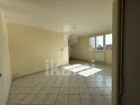 t3 lumineux avec balcon  parking et cave résidence calme à