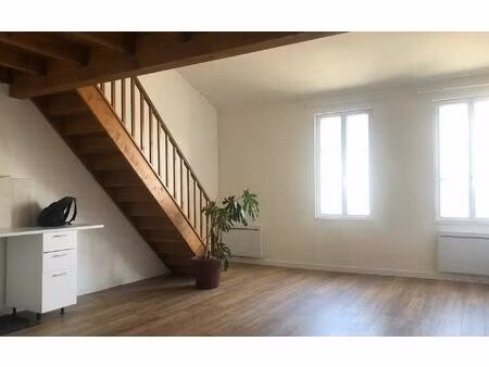 location appartement  64.17 m² t-2 à rochefort  690 €
