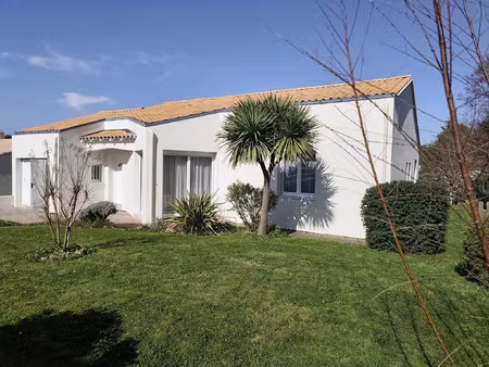 maison de plain-pied au calme  proche commerces et bus