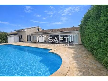 à vendre - maison de plain pied familiale avec piscine