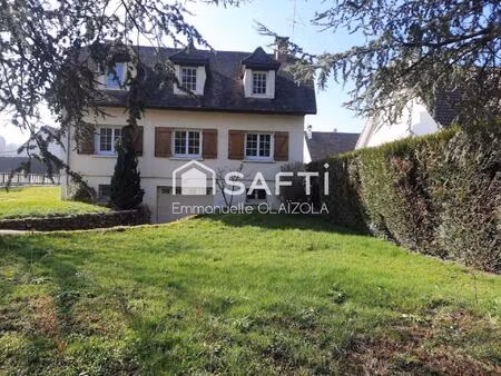 2/5 chambres de plain pied ( 3ème possible)  sous sol semi enterré  240 m 2 au sol 