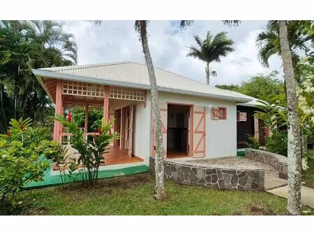 location maison  m² t-2 à sainte-rose  820 €