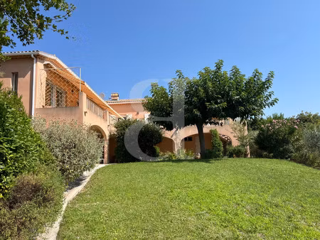 villa spacieuse avec vue sur le mont ventoux - bédoin