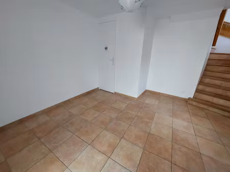 location locaux professionnels à évry-courcouronnes (91000)  600 €