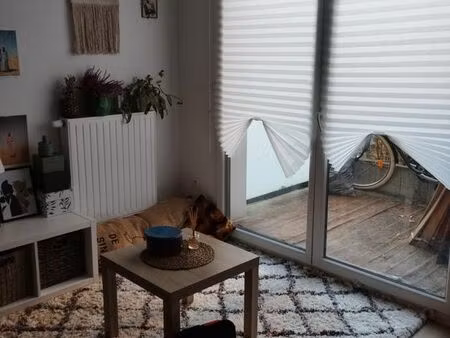 studio 24 m2 de 2011  terrasse en rez de jardin sécurisé  5 mn tramway landreau  parking