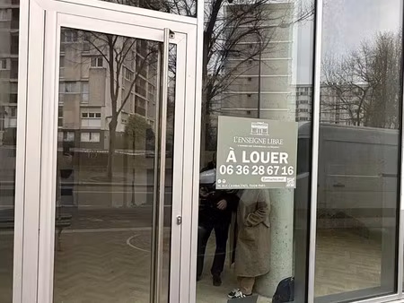 location commerce paris 75020