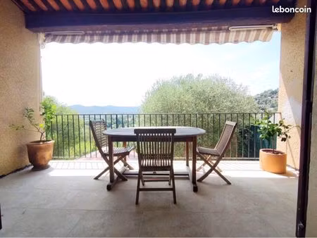 t3 meublé rénové 50 m² – terrasse vue collines – parking – bormes (quartier du pin)