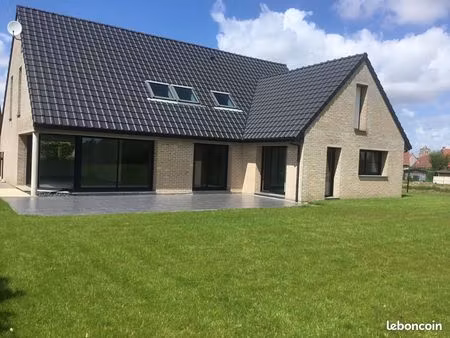 location maison 218 m2