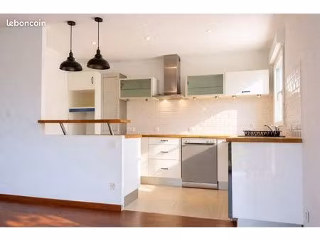 maison lumineuse avec jardin – cadre agréable et prestations soignées