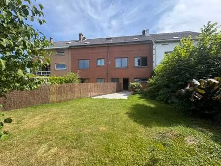 spacieux appartement 3 chambres  jardin et garage privatif