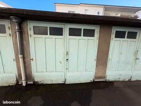 garage individuel fermé dans cour sécurisée