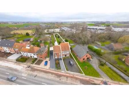 ruime halfopen bebouwing met garage op groot en zongerich...