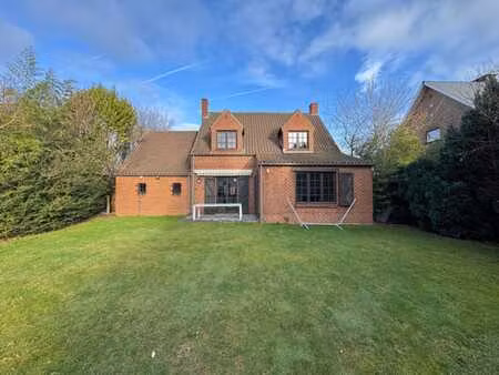 jolie villa meublée très bien orientée et au calme