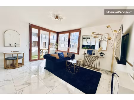 location meublée appartement 2 pièces 41 m² à la plaine saint denis (93210)  1 440 €