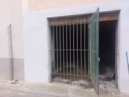 location parking 86 m² à ales (30100)  450 €