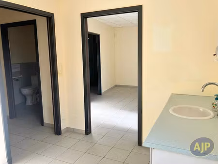 location locaux professionnels 5 pièces 80 m² à libourne (33500)  1 110 €