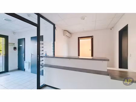 location locaux professionnels 80 m² à libourne (33500)  1 389 €
