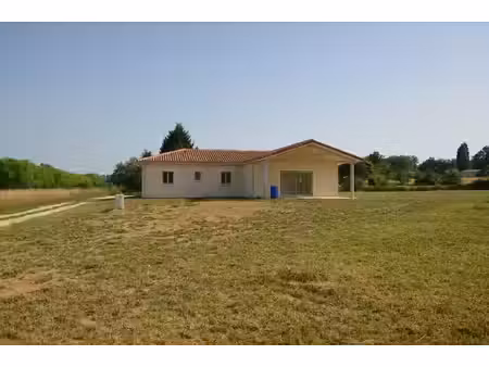 a vendre  gers  secteur de condom : maison de plain-pied neuve  très économe  4 chambres .