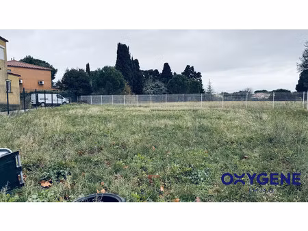 a vendre terrain pole medical