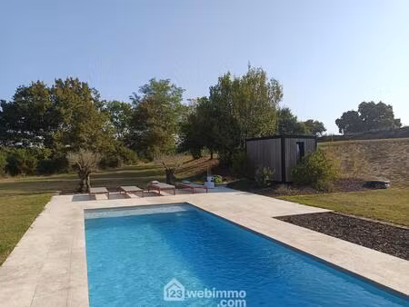 demeure exceptionnelle  au calme  sur plus de 2 hectares de terrain