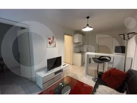 location appartement  m² t-2 à marseille 8  696 €
