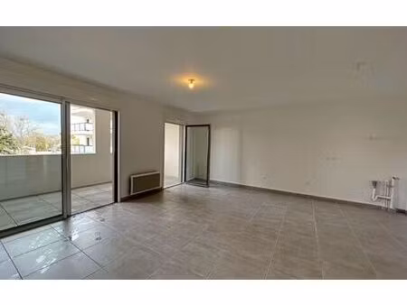 location appartement  m² t-3 à marseille 9  1 195 €
