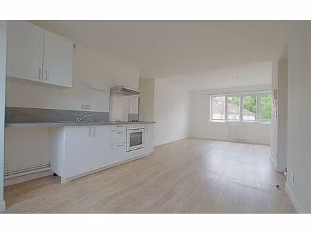 location appartement  m² t-3 à montdidier  680 €