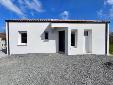 location maison meublé à saint-julien-des-landes (85150) : à louer meublé / 63m² saint-jul