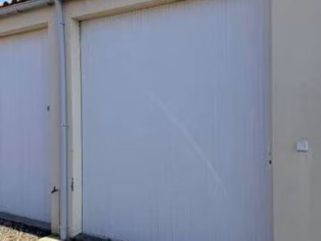 vente garage et parking aux sables-d'olonne (85100) : à vendre / 24m² les sables-d'olonne