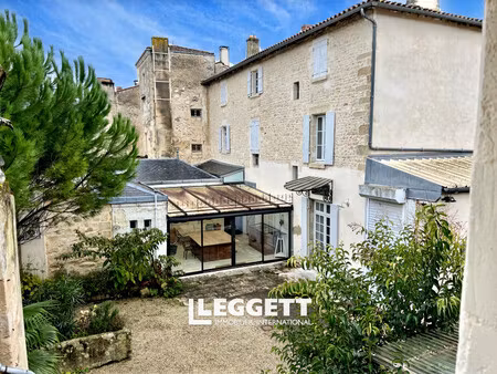 maison 18 pièce(s)  saint-jean-d'angély