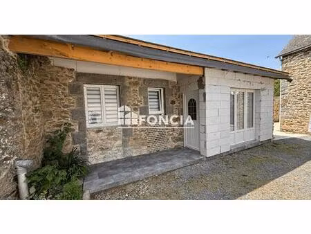 ensemble de maison en pierre