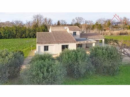 villa d'architecte avec vue sur la colline saint-jacques ? environnement calme et privilég
