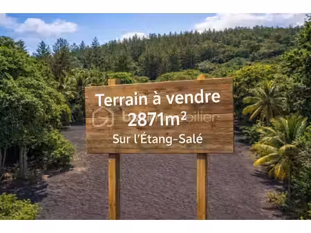 terrain de 2 871 m² à l'etang-sale