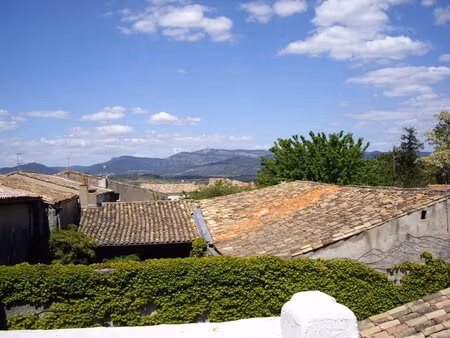 calme  appartement meuble avec petite terrasse aucun vis a vis.