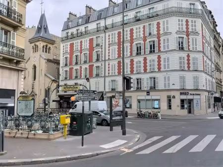 a louer / métro wagram