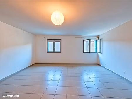 studio 1 pièce 38 m²