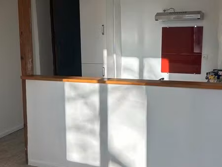 à louer appartement type f3 avec balcon et cave