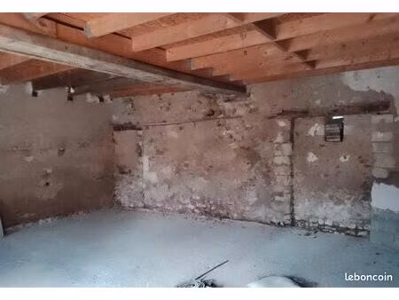 location longère de 200 m2 pour stockage