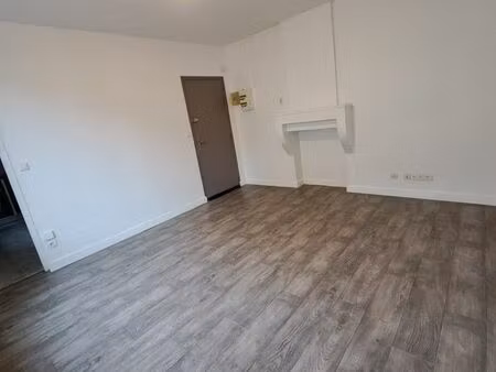 loue f2 proximité commerces