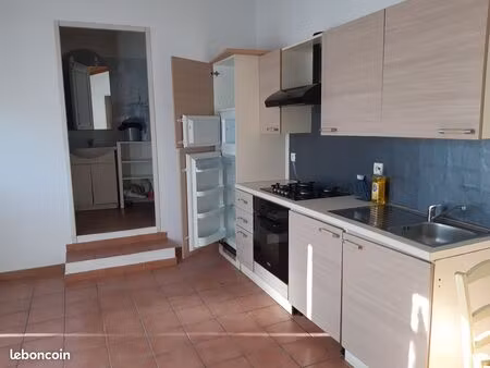 particulier loue un petit studio meuble indépendant de 25 m2 sur marignane