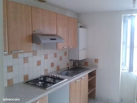 grand t3 centre riom 650 euros cc