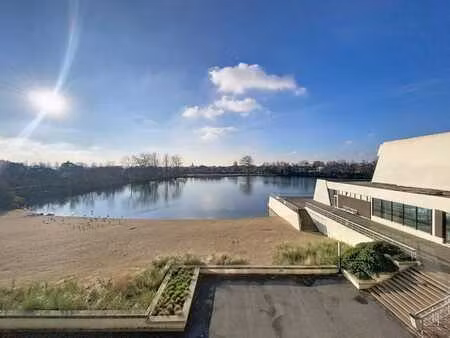 ruim gemeubeld appartement met open zichten