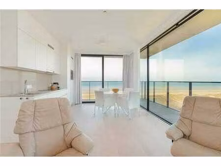 appartement-service lumineux avec vue dégagée sur la mer  la