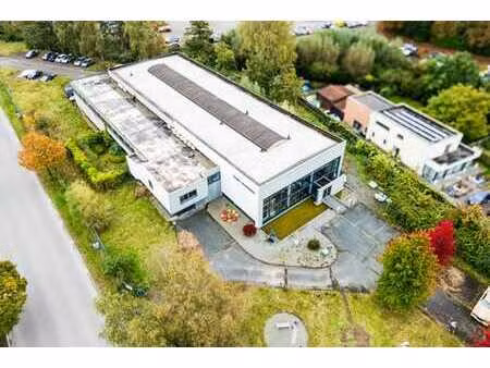 zoning wb : entrepôts & bureaux de haut standing + parkings